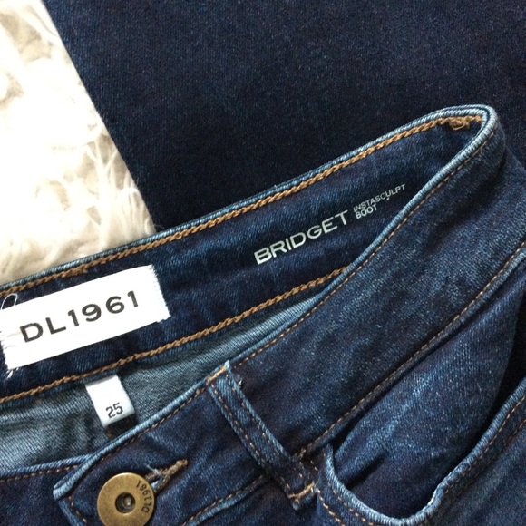 DL1961 Bridget Instasculpt Mid-Rise Boot Jeans - Picture 9 of 10
